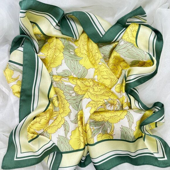 ✨Luxury Elegant Silky Square Scarf Yellow Green Peony Floral Garden Botanical - Picture 4 of 5